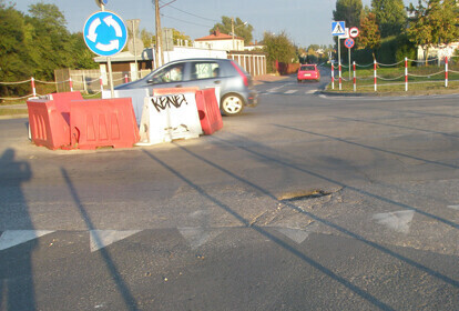 Zdjęcie 1: Dziury na skrzyżowaniu Polnej i Kostromskiej