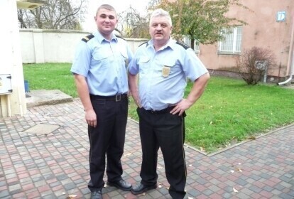 Bohaterowie w mundurach strażników