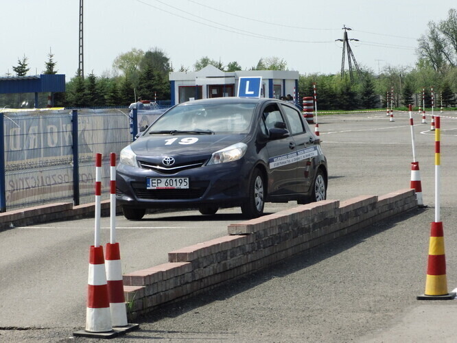 Za łapówkę chciała załatwić synowi prawko