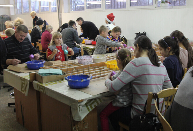 Zwiedzali piotrkowską manufakturę bombek