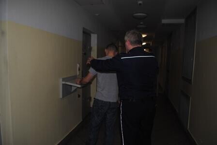 Piwniczny włamywacz złapany na gorącym uczynku