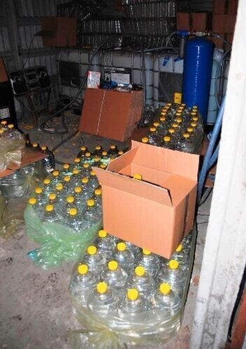 Miał nawet linię do odkażania alkoholu