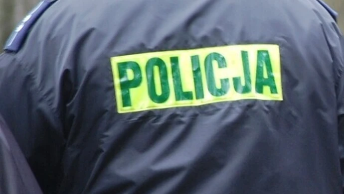 Wybił szybę w windzie i trafił do aresztu 