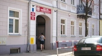 Dyrektor w krzyżowym ogniu pytań