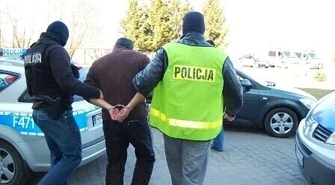 Handlował ludźmi i zmuszał do prostytucji