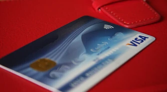 Złodzieje kradną dane z kart bankomatowych