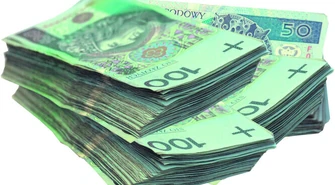 Miliony na trzynaste pensje dla urzędników i nauczycieli