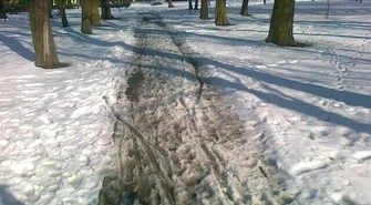 Piotrków: W parku pełno błota i śniegu