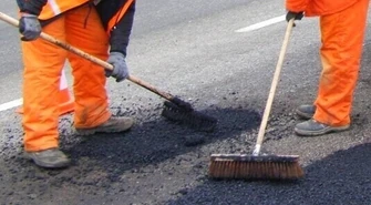 Łatają dziury na krajowej „dwunastce”