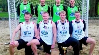 W ręczną grają na plaży