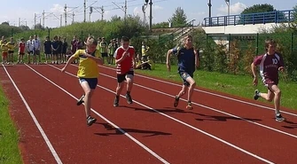 Dziewczęta z Moszczenicy i chłopcy z Gorzkowic mistrzami powiatu