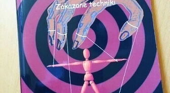 Dowiedz się, jak politycy nami manipulują