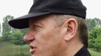 Zanieczyszczony ciek wodny – strażacy usuwają substancję