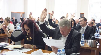 Kiedy uchwalą niższe stawki za śmieci?