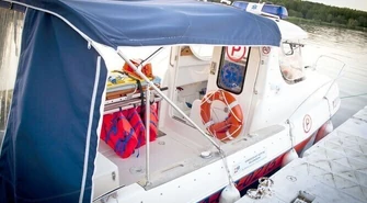 Karetka wodna dba o bezpieczeństwo nad Zalewem Sulejowskim