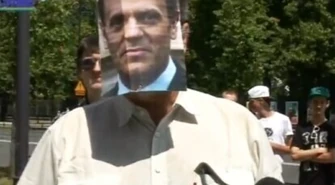 Grzegorz Sowa wywieziony na taczce