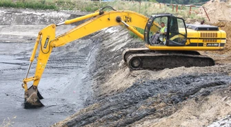 Piotrkowski szlam na polach w Cekanowie