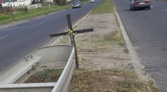 Brakuje chodnika, świateł i barier