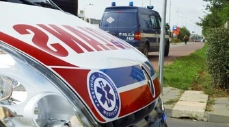 Opel dachował - dwie osoby w szpitalu