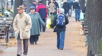 Więcej patroli w okolicach cmentarzy