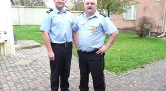 Bohaterowie w mundurach strażników