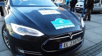 Elektryczne pojazdy wystartowały ze Starego Miasta