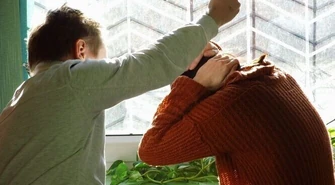 Przemoc wychodzi z domu