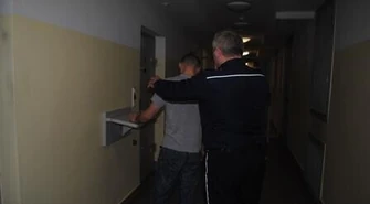 Piwniczny włamywacz złapany na gorącym uczynku