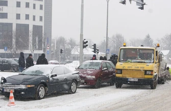 Karambol na skrzyżowaniu zderzyły się cztery samochody