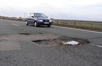 DK1 dziurawa jak ser ponad 70 kolizji na drodze