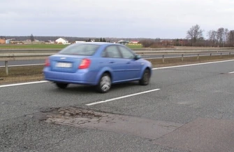 DK1 dziurawa jak ser ponad 70 kolizji na drodze