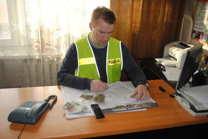 Zdjęcie 1: Posiadali narkotyki, zostali zatrzymani