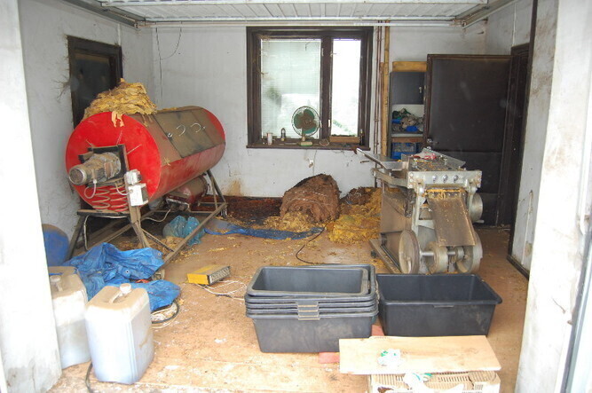 Celnicy rozbili nielegalną wytwórnię tytoniu