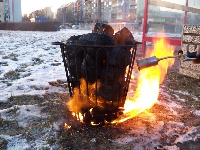 Na ulicach Bełchatowa stanęło 16 koksowników