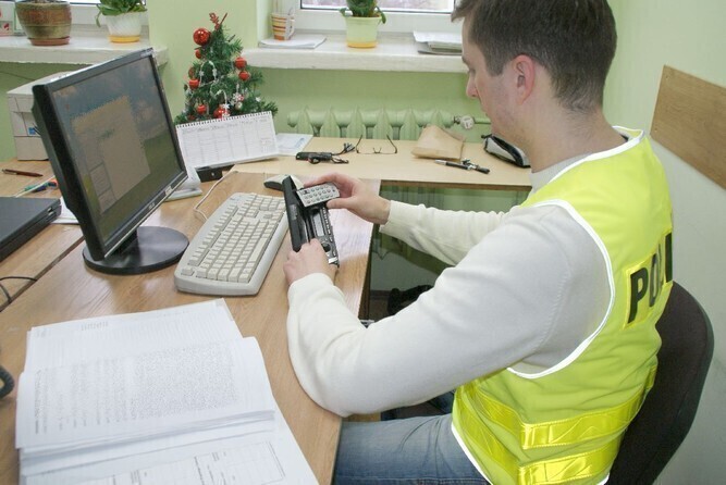 Okradali niezamknięte samochody