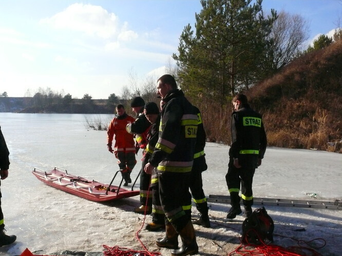 Strażacy z Sulejowa ćwiczyli na zbiorniku Wapienniki