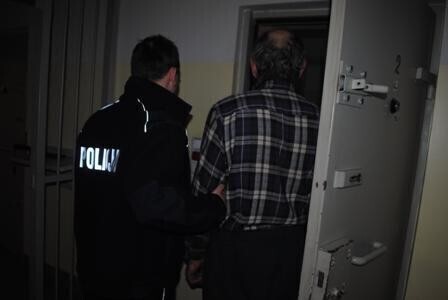 57-latek udusił psa łańcuchem