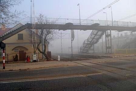 45-latek chciał skoczyć z kładki