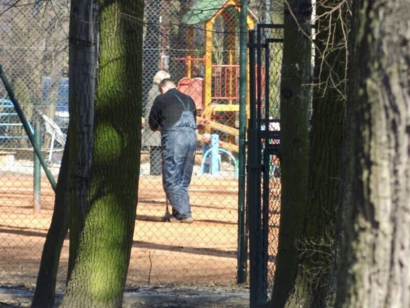 Zdjęcie 4: Przygotowują korty do rozpoczęcia sezonu