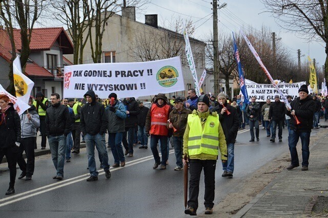 Zdjęcie 2: Manifestowali przeciw obniżkom płac