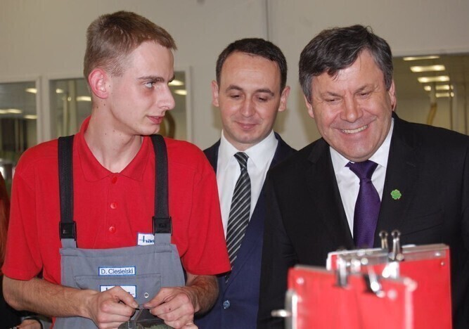 Wicepremier w zakładzie Haeringa