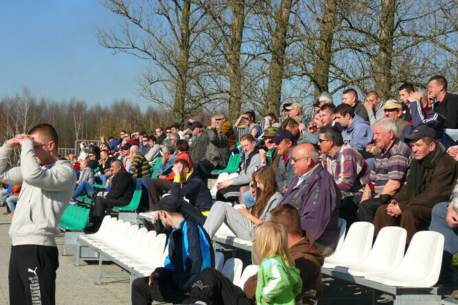 Zdjęcie 1: Pierwszy mecz Polonii w tym sezonie na własnym boisku 