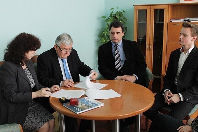 IV LO pod skrzydłami UJK