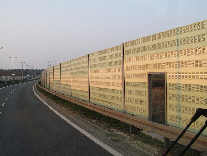 Zdjęcie 1: Niebezpiecznie przy obwodnicy miasta