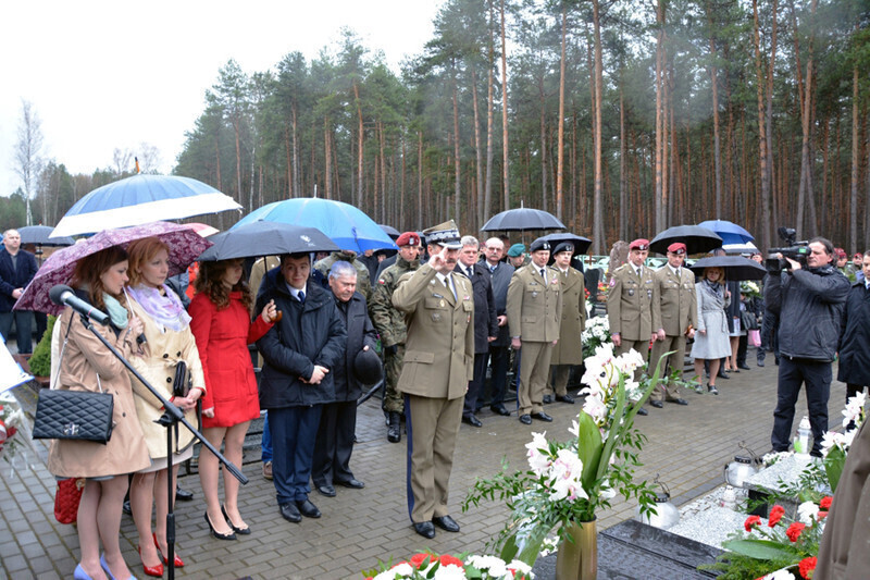 Zdjęcie 2: Uroczyste obchody upamiętniające Ofiary Katastrofy Smoleńskiej