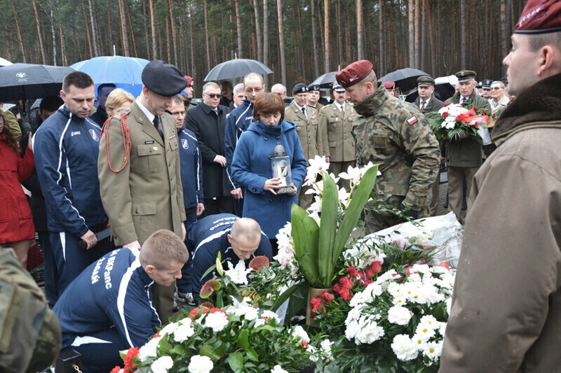 Zdjęcie 4: Uroczyste obchody upamiętniające Ofiary Katastrofy Smoleńskiej