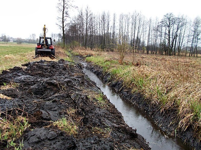 Wiosenne porządki na polach drogach chodnikach