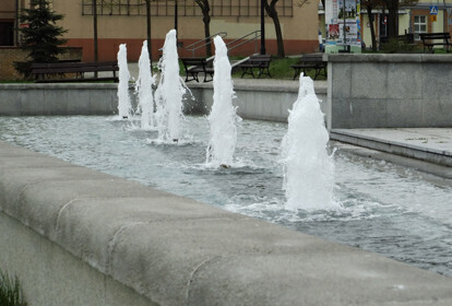 Zdjęcie 1: Włączyli już piotrkowskie fontanny