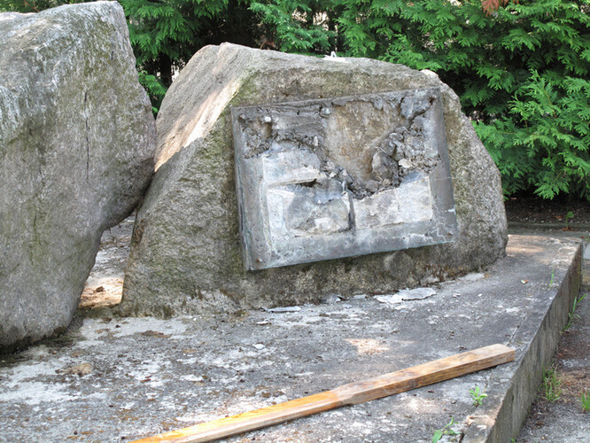 Zdjęcie 1: Będą nowe tablice na cmentarzu wojennym