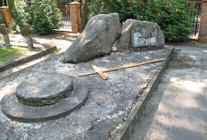 Zdjęcie 2: Będą nowe tablice na cmentarzu wojennym